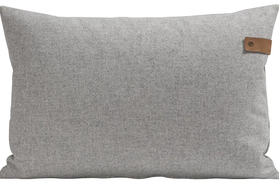Tina cushion