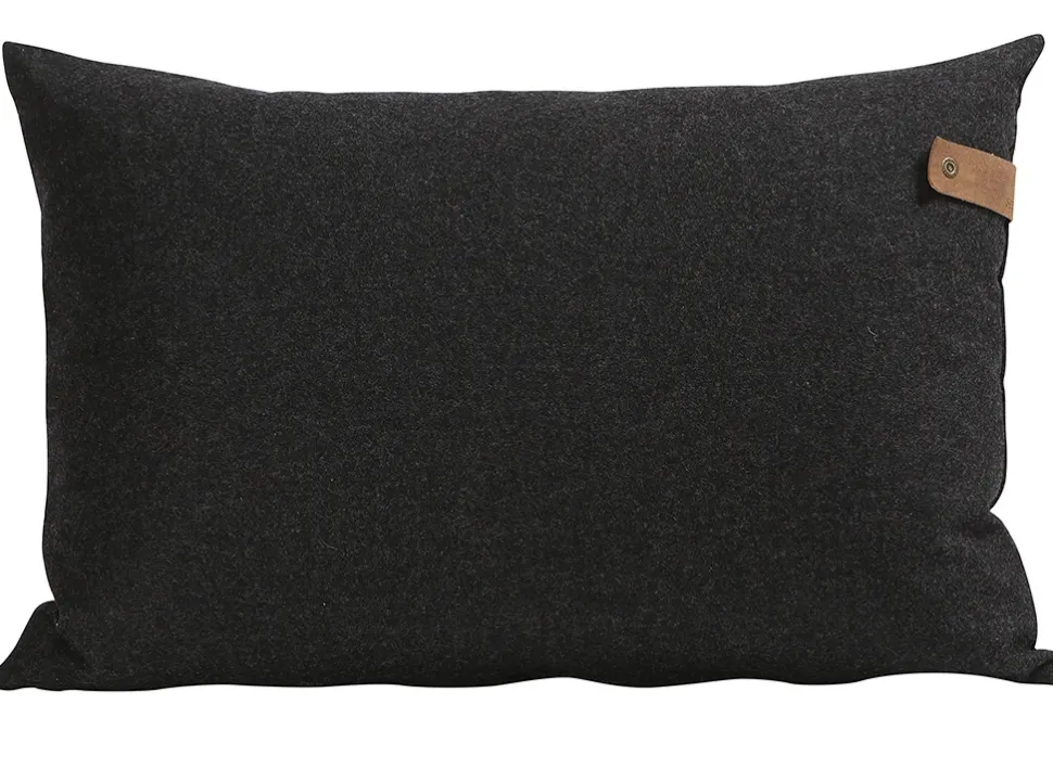 Tina cushion